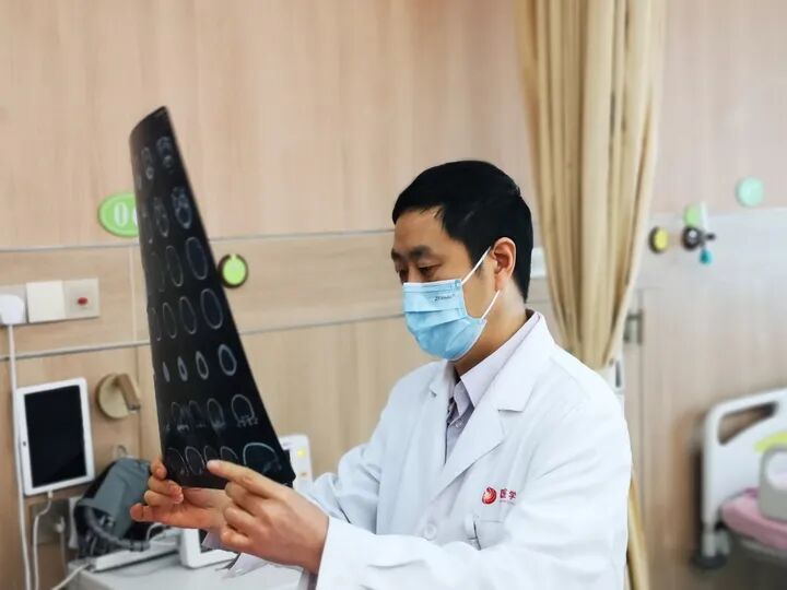Dr. He Shiming